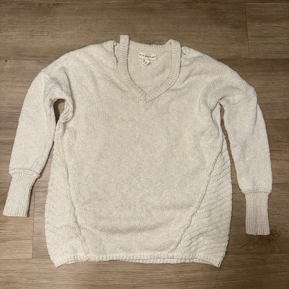 if it were me Off-White V-Neck Sweater - Picture 1 of 5